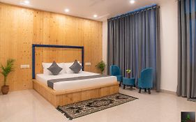 The Cloudberry Kasauli I Couple Friendly I Pvt Balcony I Open Air Terrace I Serviced Villa I Bonfire I Kasauli By Exotic Stays